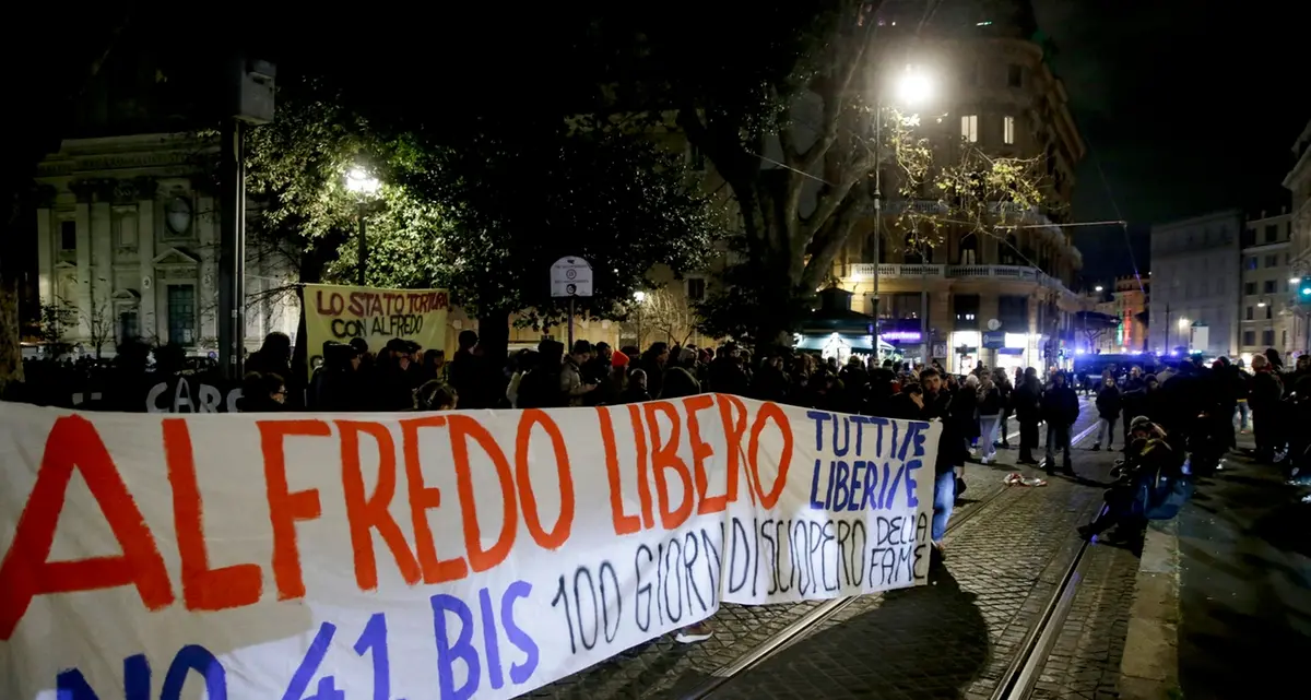 Foti: «Gli avvocati di Cospito prendessero le distanze a suo nome dagli atti criminali di queste ore»