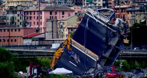 Genova, Salvini annuncia la revoca della concessione, ma poi dichiara: «Ci vorrà tempo... »