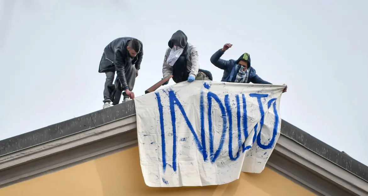Il Covid ha fatto esplodere le carceri di tutto il mondo, ma nell'Italia complottista si evoca la “trattativa”