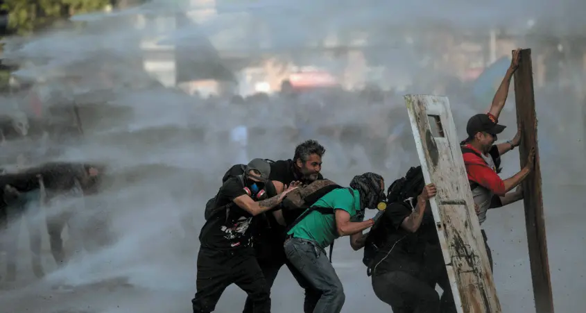 Cile, cancellato il vertice sul clima per paura delle proteste