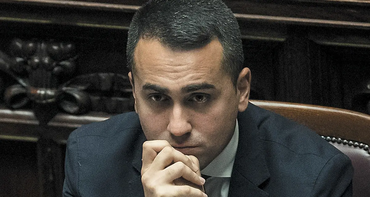 Scontro al Senato, Di Maio terreo. Scantona l’applauso e poi convoca i suoi