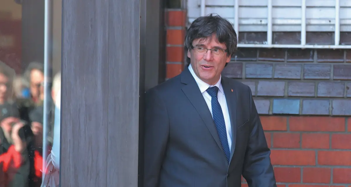 Catalogna, il Belgio sospende l’estradizione di Puigdemont