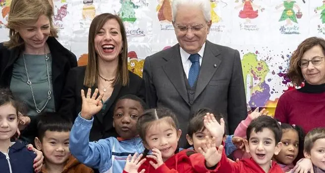 Il bel gesto di Mattarella che visita la scuola più \"cinese\" di Roma