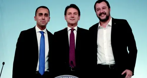 Sporcaccioni, analfabeti zozzoni: linguaggio soft dei giornali di governo
