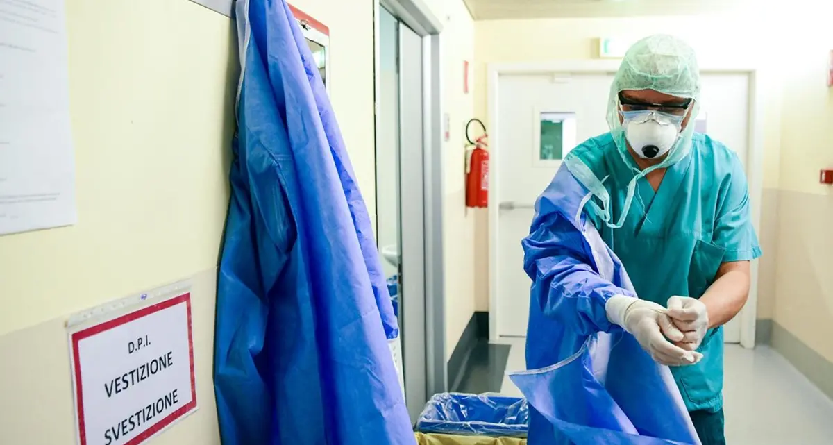 Coronavirus, indice di trasmissione a 1.01: in aumento gli asintomatici