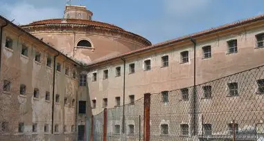 L’astensione di noi penalisti per riportare le carceri nella legalità costituzionale