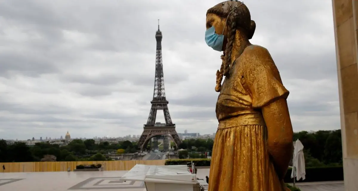 Parigi si spegne, Londra e Berlino si chiudono e l'Italia non esclude più il lockdown