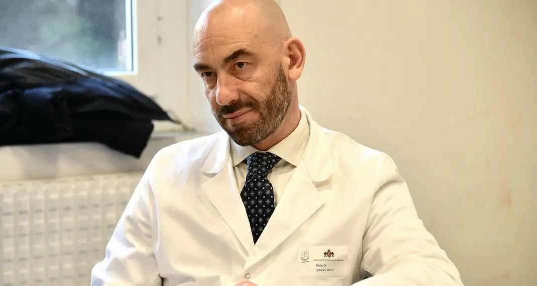 La versione di Bassetti: \"Ospedali pieni? Colpa di chi semina panico\"