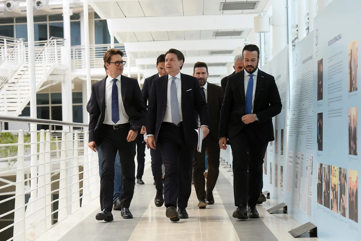 CRISTIAN CASILI VICEPRESIDENTE DEL CONSIGLIO REGIONALE DELLA PUGLIA M5S MARIO TURCO VICEPRESIDENTE M5S GIUSEPPE CONTE PRESIDENTE M5S RAIMONDO INNAMORATO COORDINATORE M5S PROVINCIALE E SINDACO DI NOICATTARO LEONARDO DONNO COORDINATORE REGIONALE M5S ROSA BARONE ASSESSORE WELFARE REGIONE PUGLIA MARIO TURCO VICEPRESIDENTE M5S