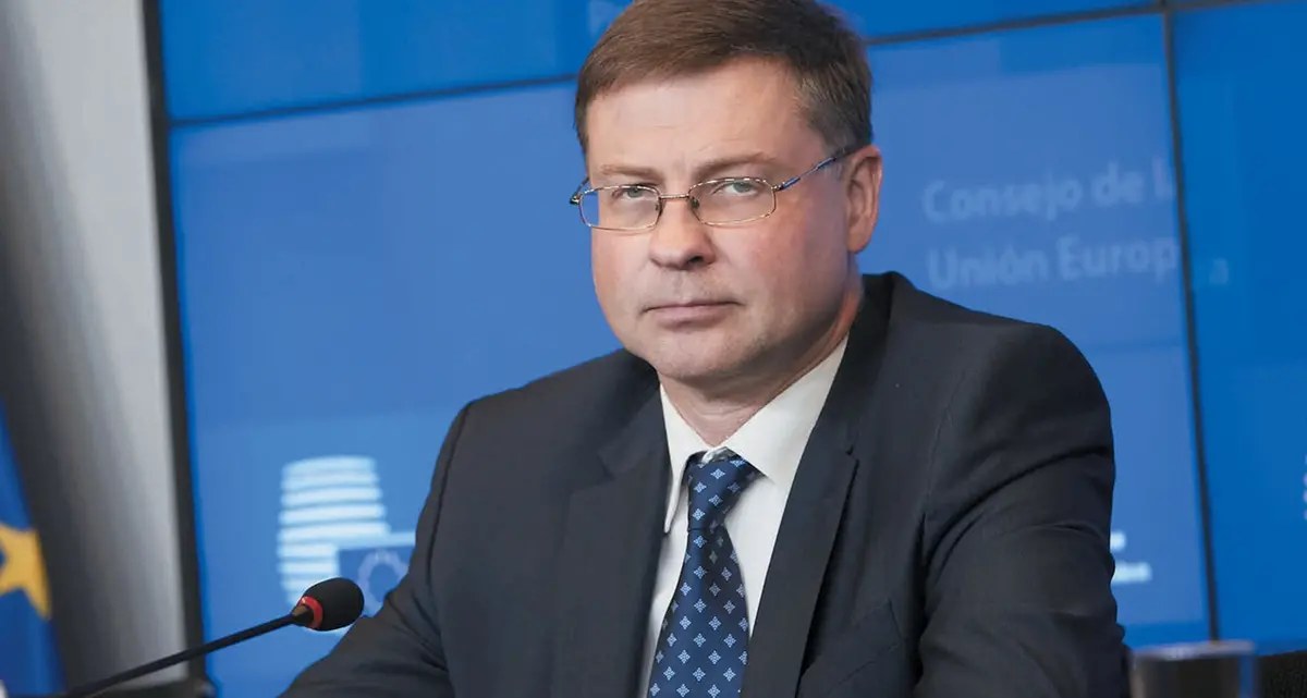 Manovra, ok con riserva dalla Ue: «Deficit e debito non sono conformi»