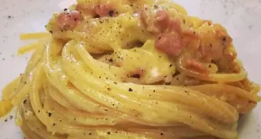 Carbonara day, è sfida tra puristi e innovatori