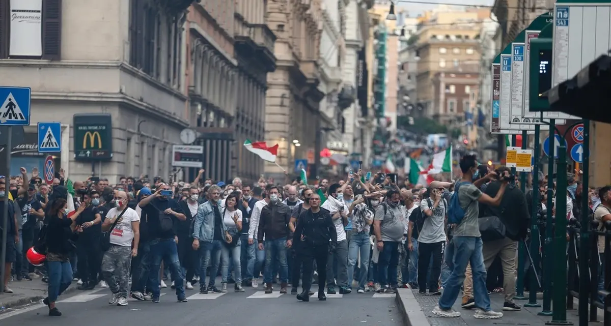 Scontri dopo il corteo \"no Green pass\", arrestati i vertici di Forza Nuova