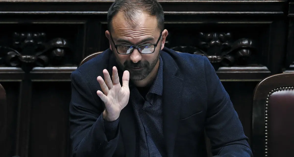 Fioramonti lascia e accusa: «Scuola lasciata senza soldi»