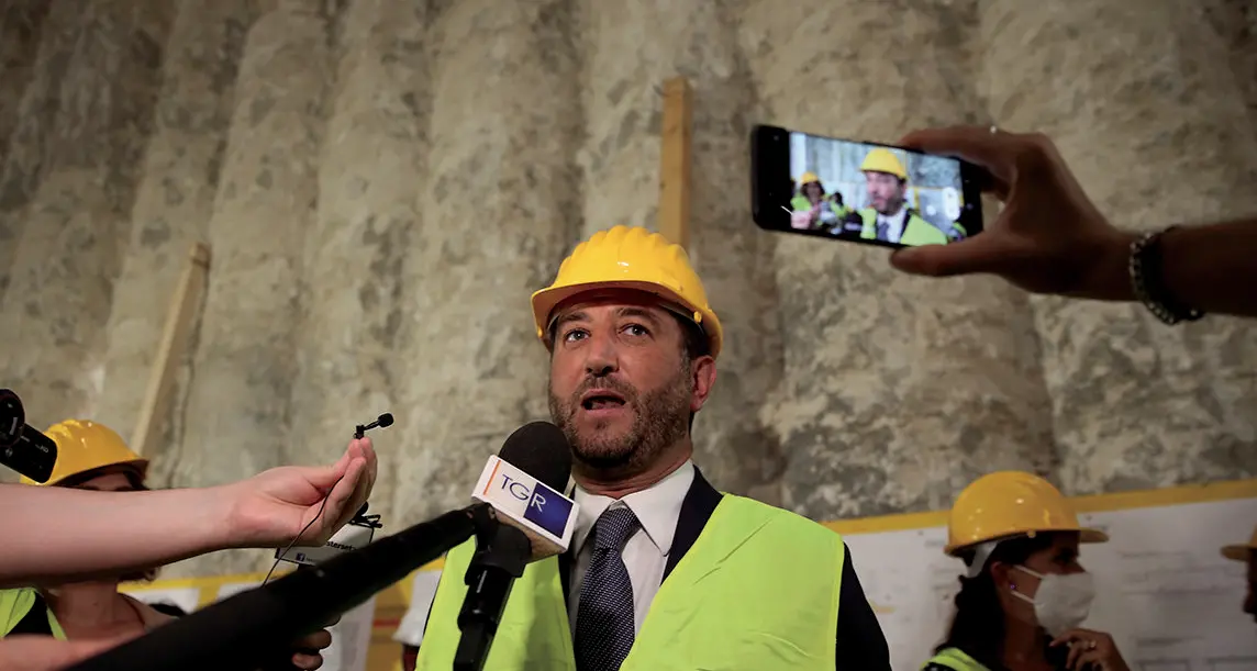 Il Ponte sullo Stretto lacera pure i grillini. E Casaleggio ringrazia