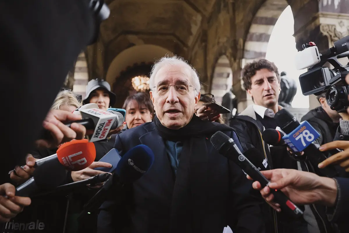 Foto Alessandro Bremec/LaPresse 02-11-2023 Milano, Italia - Cronaca - La cerimonia di scoprimento delle lapidi dedicate ai 14 nuovi Benemeriti iscritti nel Famedio al Cimitero Monumentale di Milano. Nella foto: Marcello Dell\\\\\\\\\\\\\\'Utri November 02, 2023 Milano Italy - News - The unveiling ceremony of the headstones dedicated to the 14 new Meritorious members registered in the Famedio at the Monumental Cemetery of Milan. In the photo: Marcello Dell\\\\\\\\\\\\\\'Utri