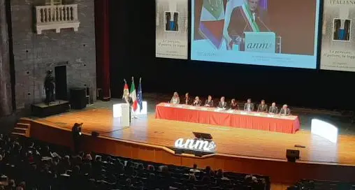 L’Anm chiude con una mozione “difensiva”: «Basta attacchi dai politici»