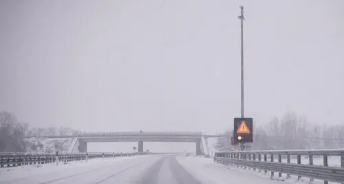 Caos neve, 12 km di coda sull'Autobrennero e auto ferme da ore al gelo