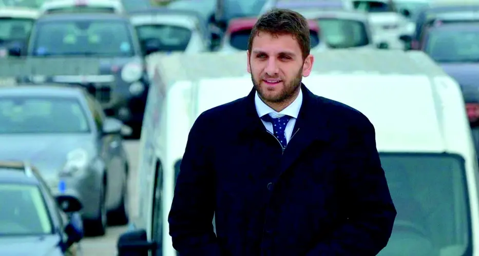 Il video anti-De Luca? Guardatelo: sembra il gioco delle 3 carte