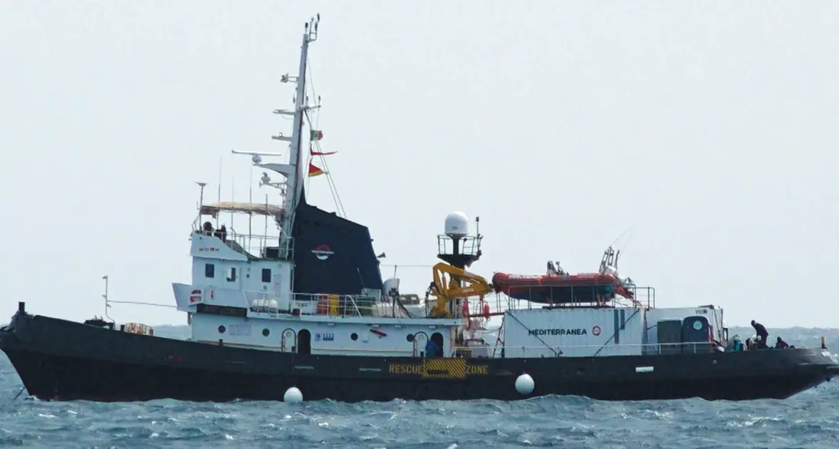 Mare Jonio: poca acqua e casi di scabbia per i 34