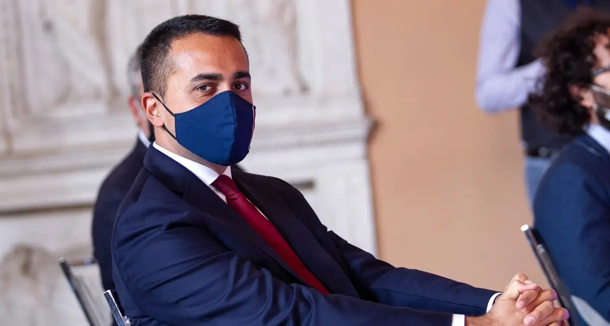 Di Maio: «Prime dosi del vaccino entro la fine dell’anno»