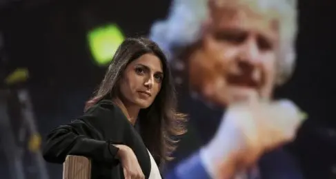 Grillo ri-candida Raggi a Roma per ricompattare i 5Stelle