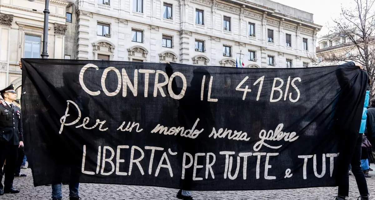 Cospito, giudici in Camera di Consiglio. Anarchici presidiano la Cassazione