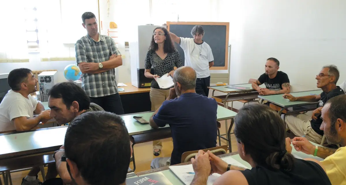 Insegnanti in soprannumero e saltano le lezioni per i detenuti