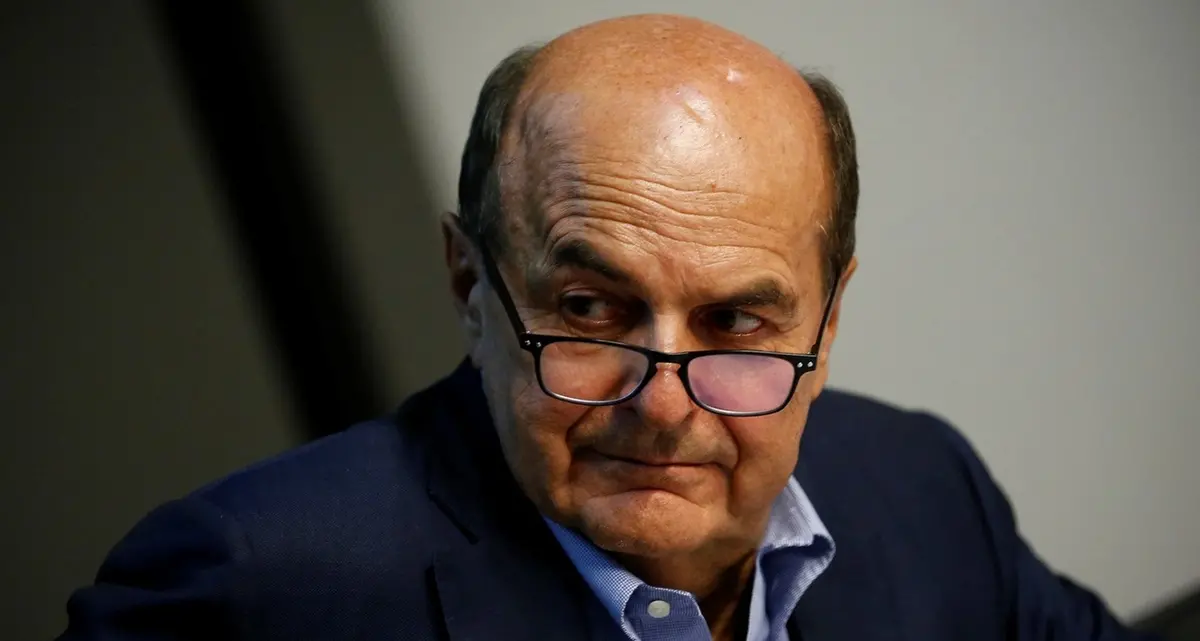 Bersani al Pd: \"Attenzione a non bruciare Draghi per il Colle\"