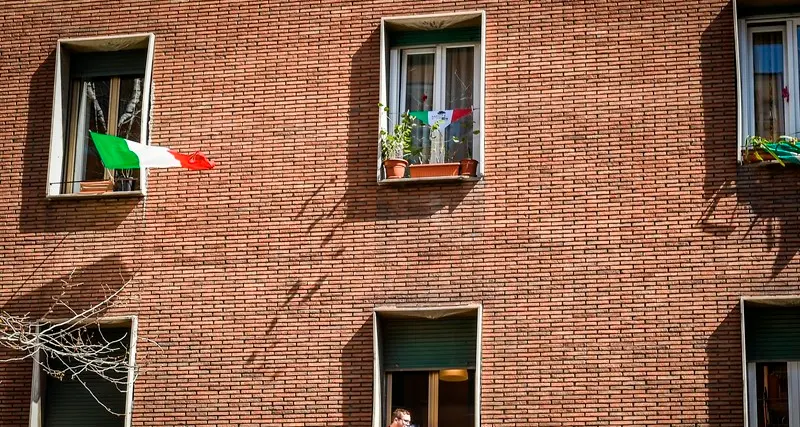 Paese di santi, eroi e delatori....