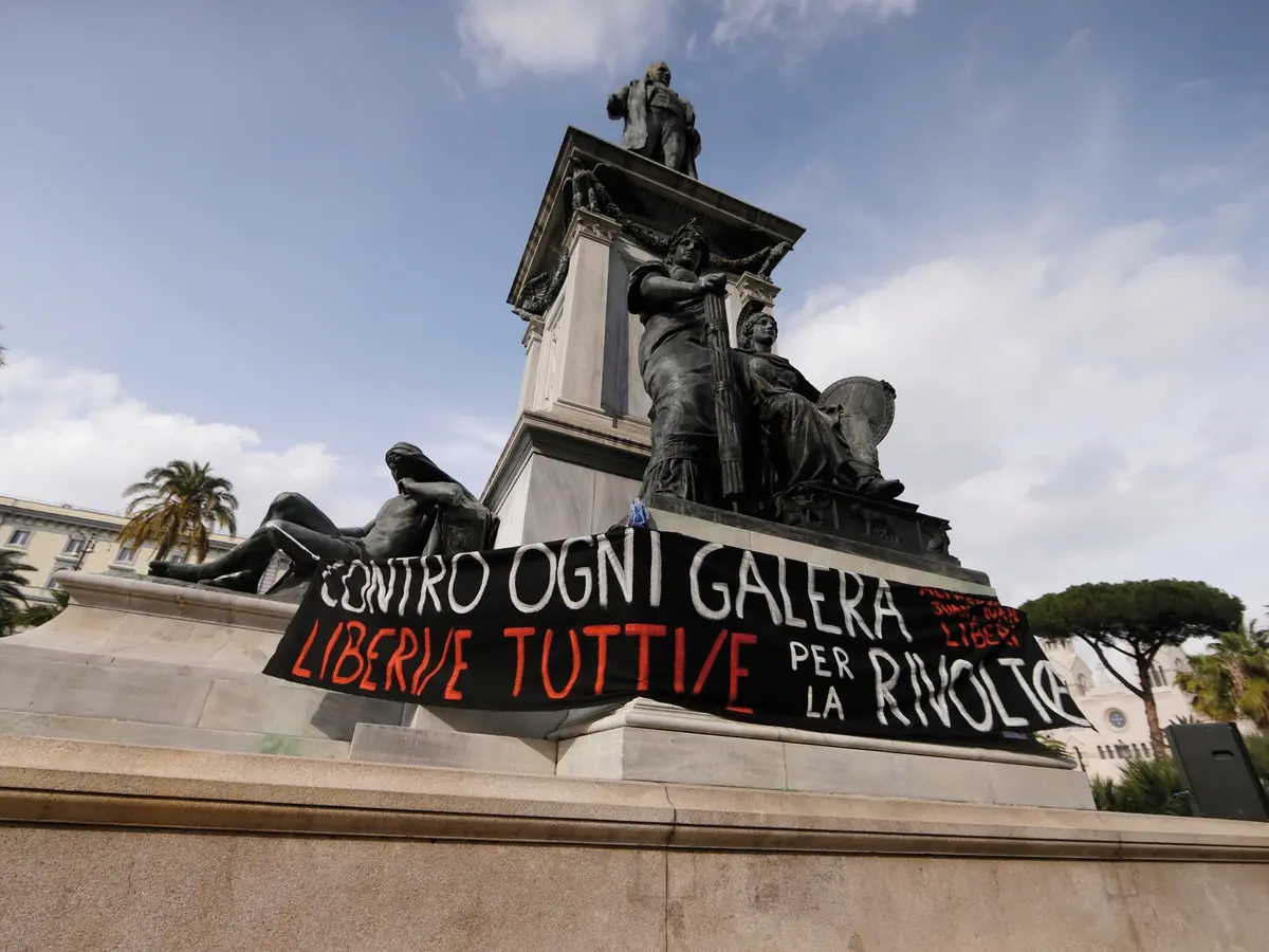 Giusto proteggere i giudici di Cospito. Ma la scorta serve anche al gup che ha assolto a Rigopiano...