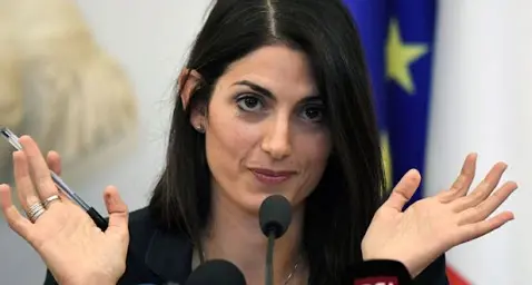 Raggi: \"Io, sindaca antifascista mi candido per parlare con la sinistra. Il Pd non sa più farlo\"