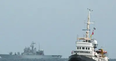 Salvano i profughi in mare, Salvini: «Arrestateli!»