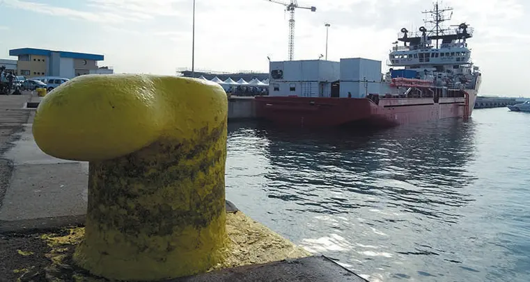 Ocean Viking, migranti a terra dopo 11 giorni. Salvini: «Il governo cala le braghe»