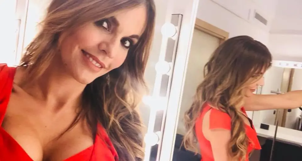 Sara Manfuso “bomba sexy” a Quarta Repubblica in nome del “mi vesto come voglio” - VIDEO