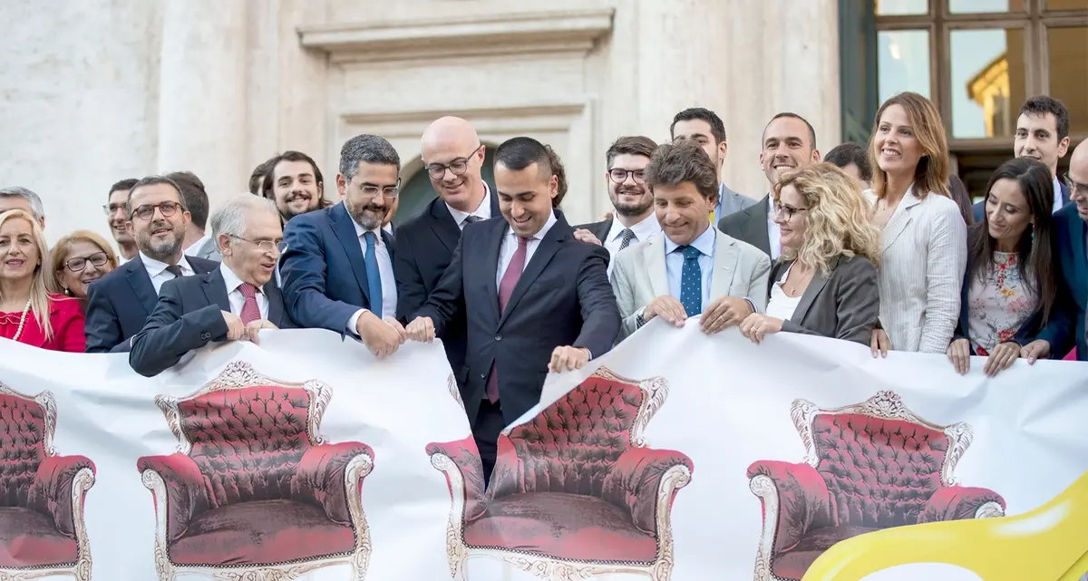 I \"furbetti\" del bonus sono solo cinque su mille parlamentari, ma il populismo vince