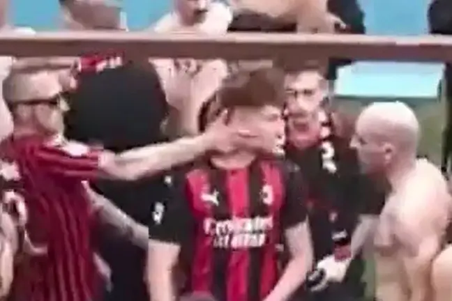 Capi ultras milanisti puniscono gli invasori di Sassuolo