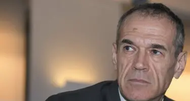 La ricetta di Cottarelli: «Meno burocrazia e processi civili più rapidi»