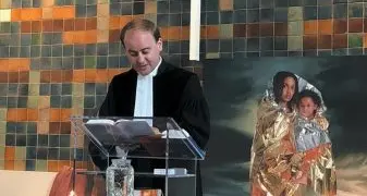 La messa è infinita: tre mesi di preghiera per salvare i migranti