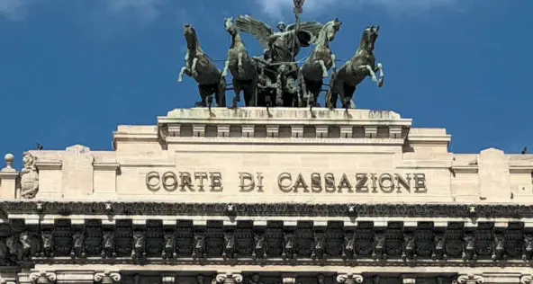 Cancellata dalla Cassazione l’assoluzione del medico che “stimolava” le pazienti
