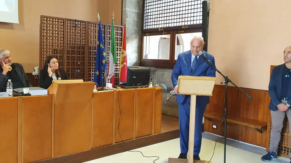 Il Guardasigilli Carlo Nordio al Congresso di AreaDg: «Le intercettazioni su mafia e terrorismo non si toccano». Ma Conte lo punzecchia