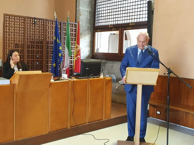 Il Guardasigilli Carlo Nordio al Congresso di AreaDg: «Le intercettazioni su mafia e terrorismo non si toccano». Ma Conte lo punzecchia