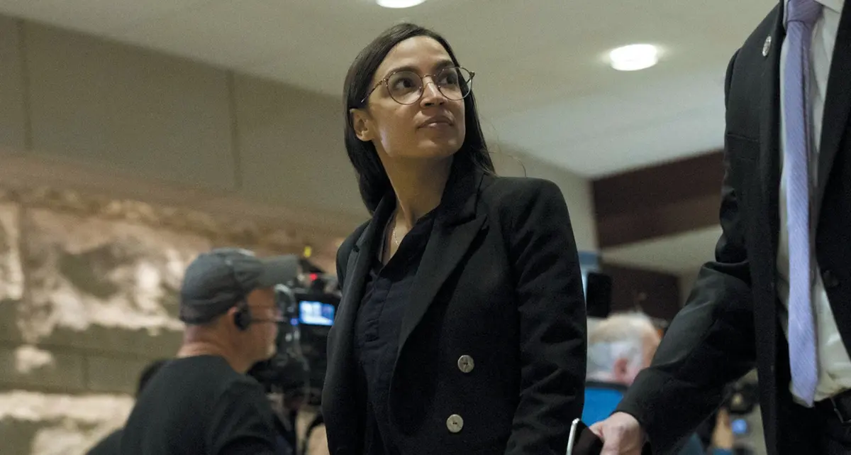 Usa, Ocasio-Cortez sfida i democratici: «Soldi solo a candidati di sinistra»