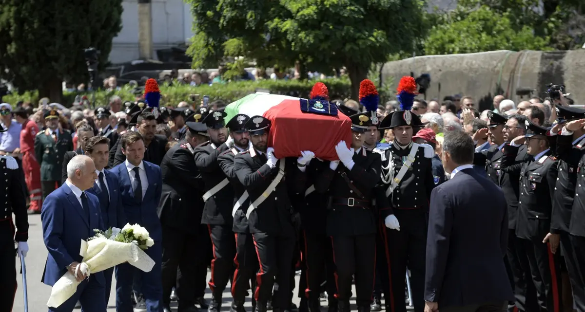 Si ferma l'Italia per il funerale del carabiniere ucciso a Roma