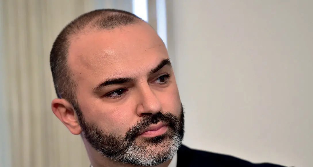 Casaleggio spedisce Max Bugani a Roma Raggi: «Con lui cambieremo la città»