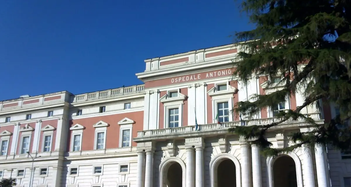 Furbetti del cartellino al Cardarelli, 60 avvisi di garanzia