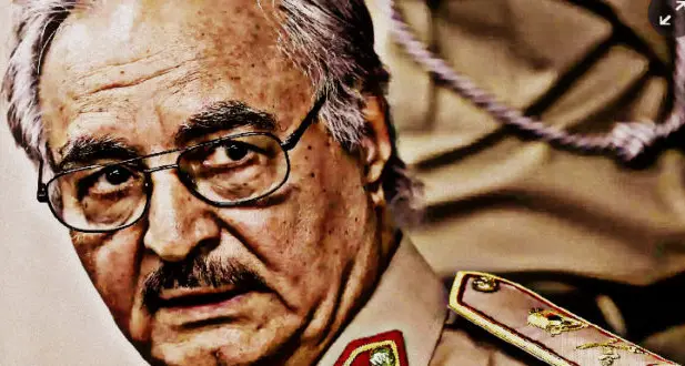 La silenziosa visita di Haftar che vola a Roma e batte cassa