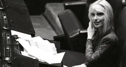 La nuova politica. Dai bacini di Cicciolina ai bacioni di Salvini