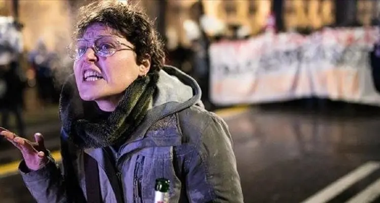 I Giuristi democratici con \"la cattiva maestra\" antifascita: \"Non va licenziata\"