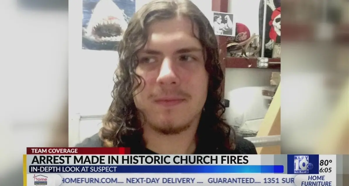 Brucia tre chiese per farsi accettare dai satanisti