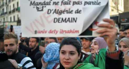 Tutto cambi perché nulla cambi Bouteflika rinuncia ma resta in sella